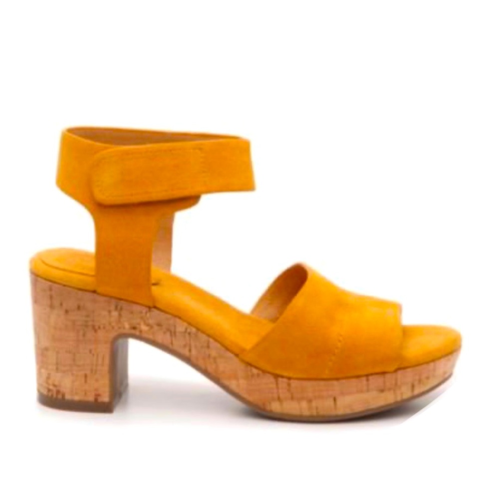 Crown Vintage Yellow Suede Platform Sandal Size 10